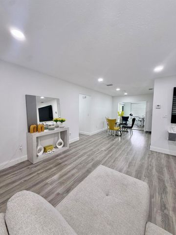 302 SW Whitmore Drive, Port St Lucie, FL 34984