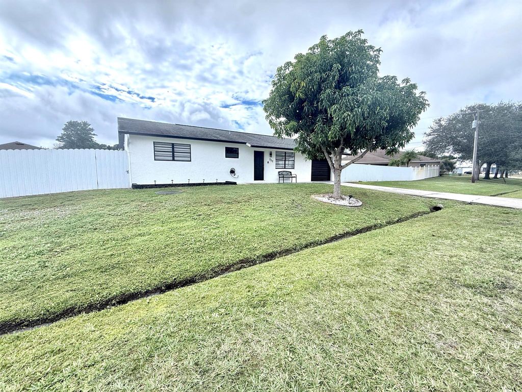 302 SW Whitmore Drive, Port St Lucie, FL 34984