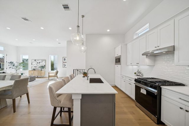 1403 W 21st St C, Houston, TX 77008