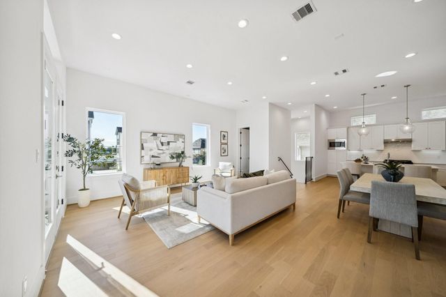 1403 W 21st St C, Houston, TX 77008