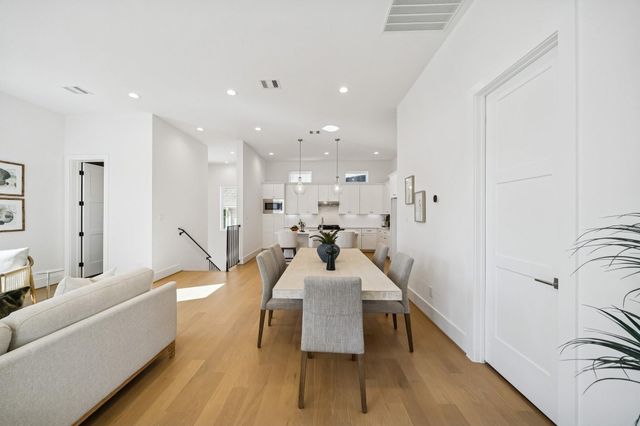 1403 W 21st St C, Houston, TX 77008