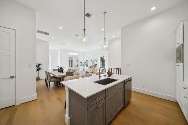 1403 W 21st St C, Houston, TX 77008