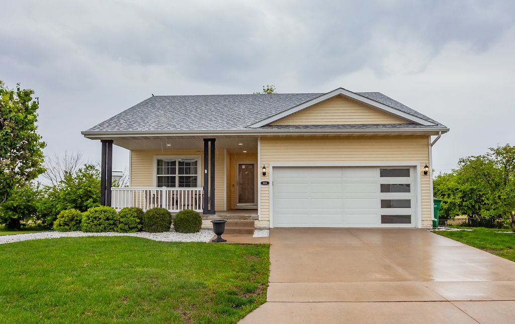604 SE 18th Street, Grimes, IA 50111