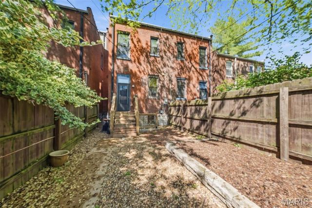 2140 Nebraska Avenue, St Louis, MO 63104