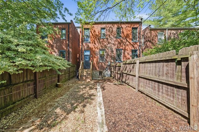 2140 Nebraska Avenue, St Louis, MO 63104