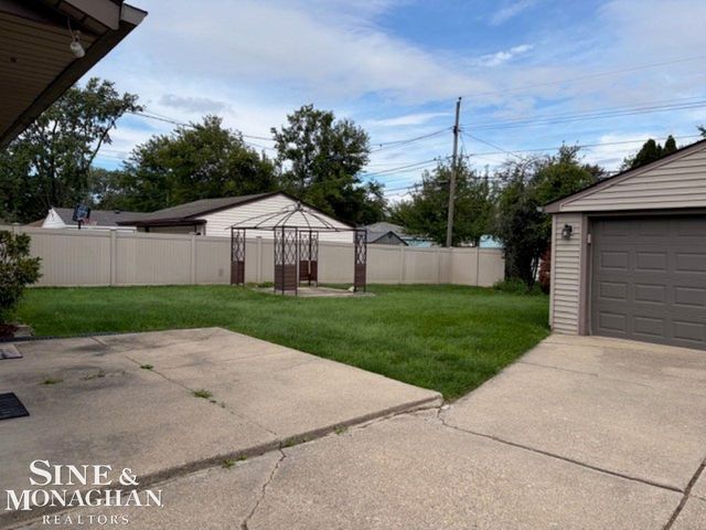 2331 Parliament Drive, Sterling Heights, MI 48310