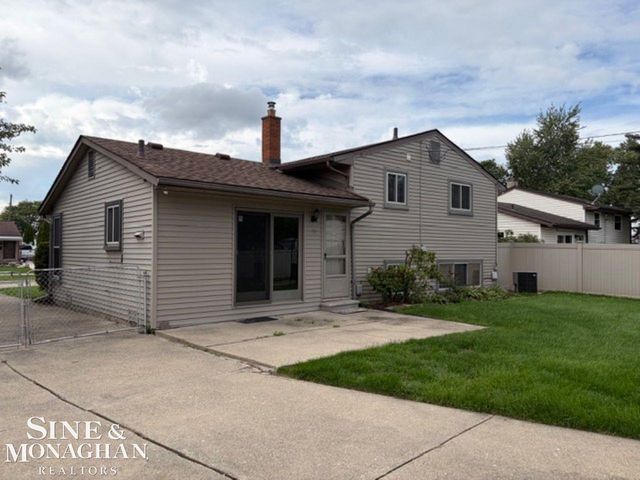2331 Parliament Drive, Sterling Heights, MI 48310