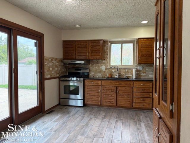 2331 Parliament Drive, Sterling Heights, MI 48310