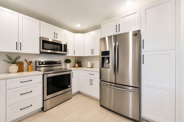 4952 SW 32nd Avenue 140, Dania Beach, FL 33312