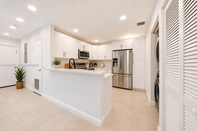 4952 SW 32nd Avenue 140, Dania Beach, FL 33312