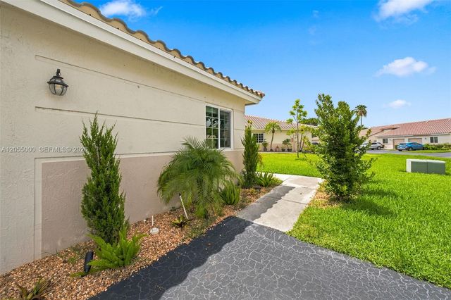 4952 SW 32nd Avenue 140, Dania Beach, FL 33312