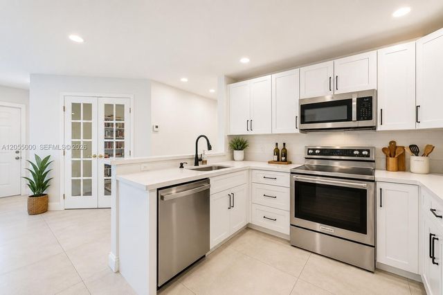 4952 SW 32nd Avenue 140, Dania Beach, FL 33312