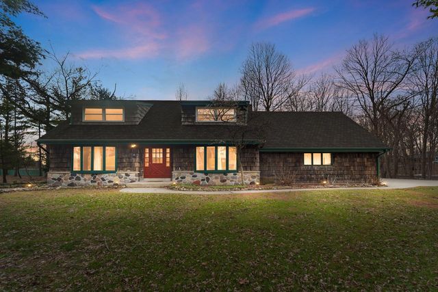 1157 Forest COURT, Hubertus, WI 53033