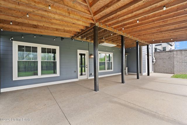 1211 Summit Parks Dr, La Grange, KY 40031