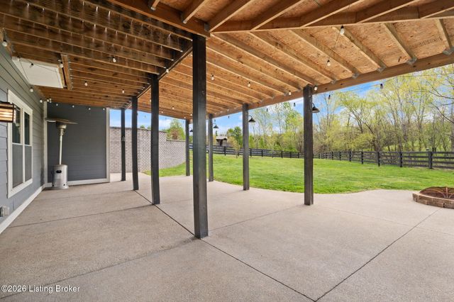 1211 Summit Parks Dr, La Grange, KY 40031