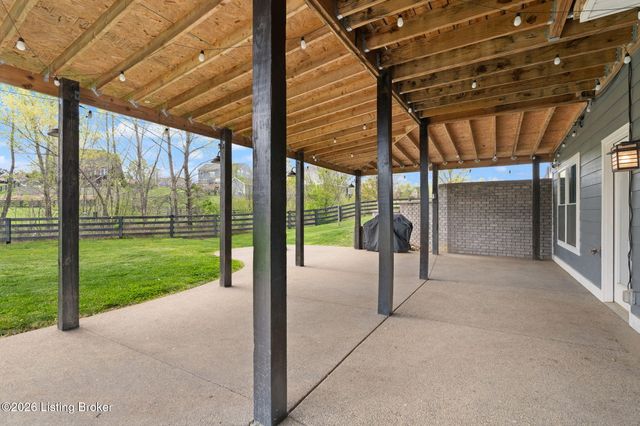 1211 Summit Parks Dr, La Grange, KY 40031