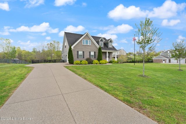1211 Summit Parks Dr, La Grange, KY 40031
