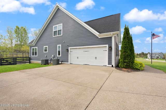 1211 Summit Parks Dr, La Grange, KY 40031