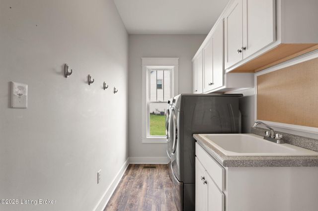 1211 Summit Parks Dr, La Grange, KY 40031