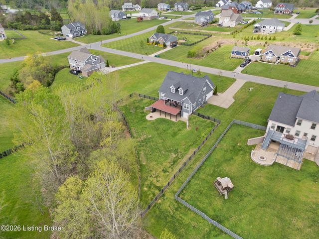 1211 Summit Parks Dr, La Grange, KY 40031