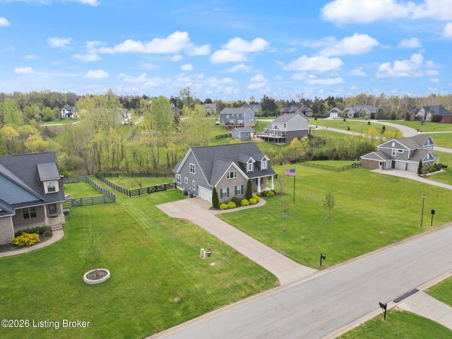 1211 Summit Parks Dr, La Grange, KY 40031