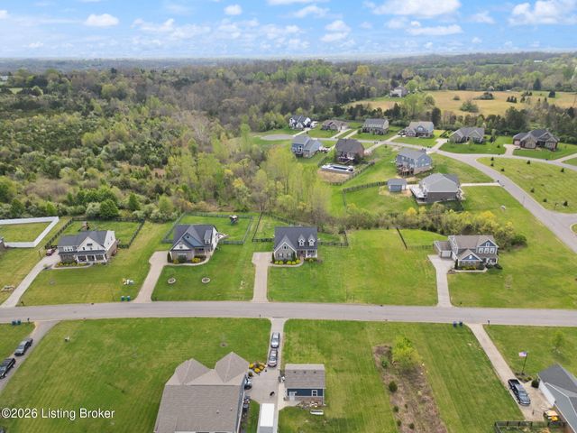 1211 Summit Parks Dr, La Grange, KY 40031
