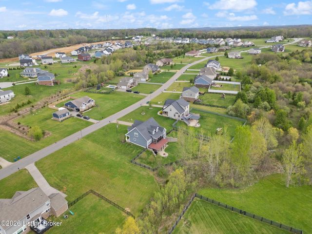 1211 Summit Parks Dr, La Grange, KY 40031