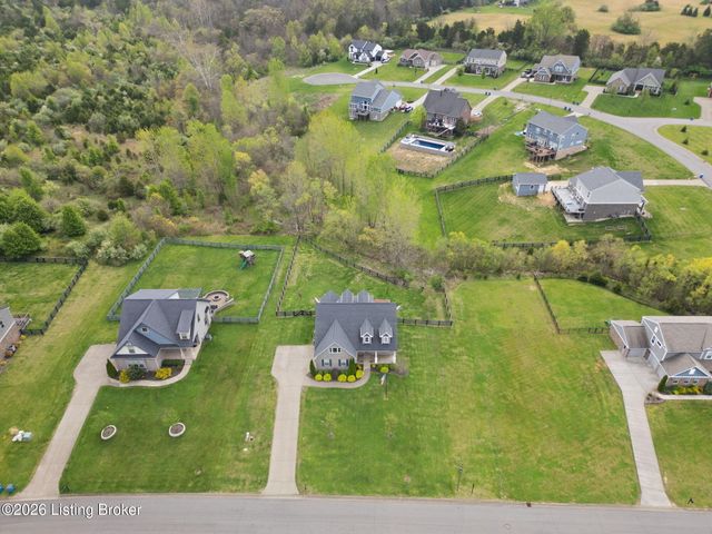 1211 Summit Parks Dr, La Grange, KY 40031