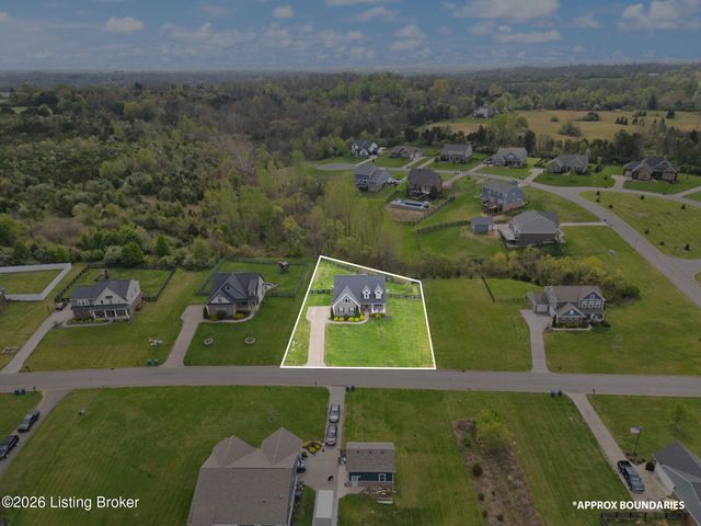 1211 Summit Parks Dr, La Grange, KY 40031