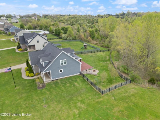 1211 Summit Parks Dr, La Grange, KY 40031