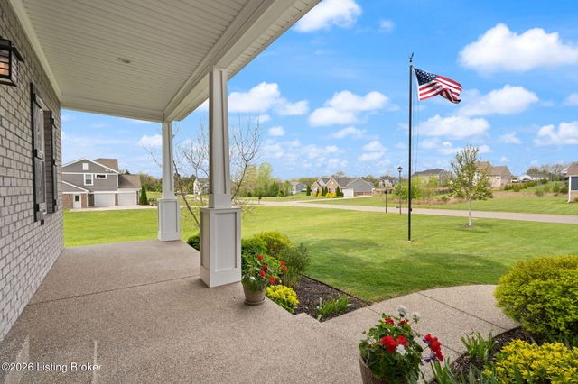 1211 Summit Parks Dr, La Grange, KY 40031