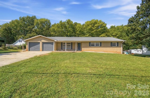 213 Lakeview Drive, Harrisburg, NC 28075