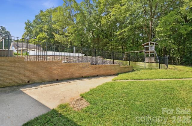 213 Lakeview Drive, Harrisburg, NC 28075