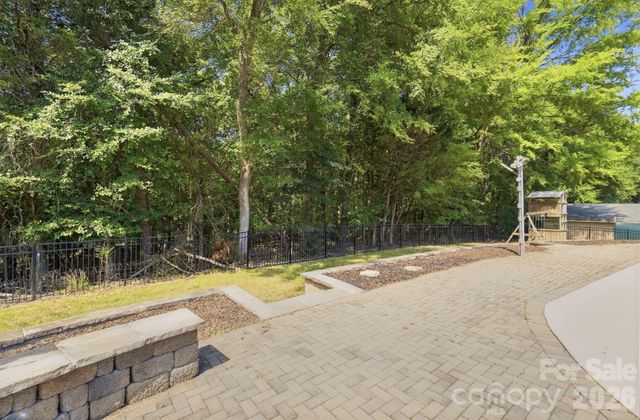 213 Lakeview Drive, Harrisburg, NC 28075