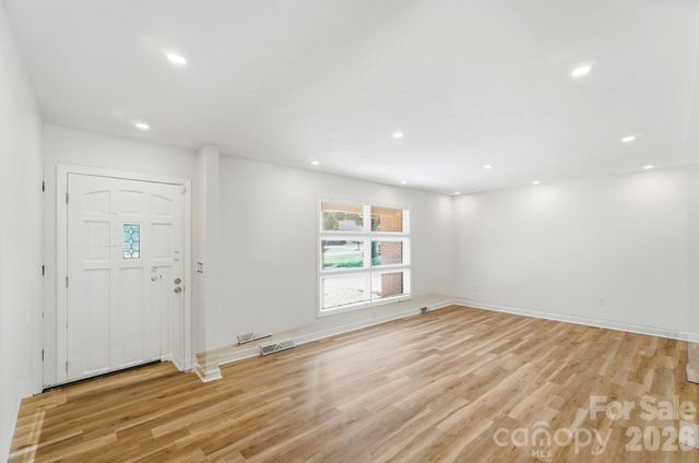 213 Lakeview Drive, Harrisburg, NC 28075