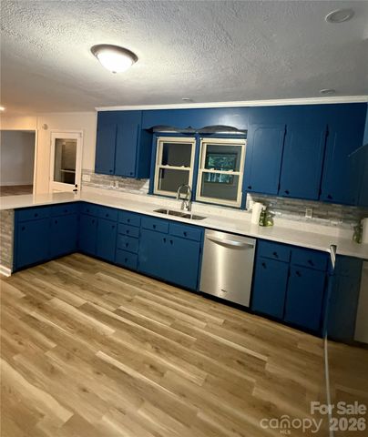 213 Lakeview Drive, Harrisburg, NC 28075