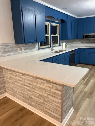 213 Lakeview Drive, Harrisburg, NC 28075