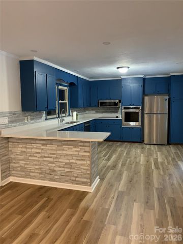 213 Lakeview Drive, Harrisburg, NC 28075