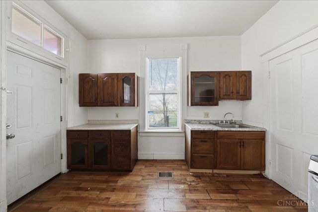 1044 Rosemont Avenue, Cincinnati, OH 45205