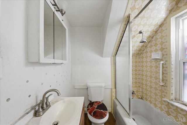 1044 Rosemont Avenue, Cincinnati, OH 45205