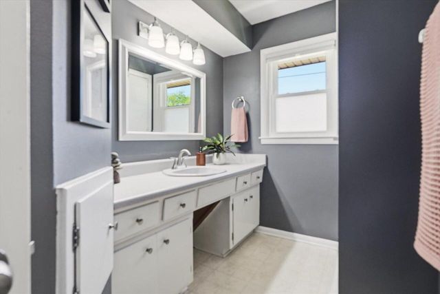 3956 E Edgerton AVENUE, Cudahy, WI 53110