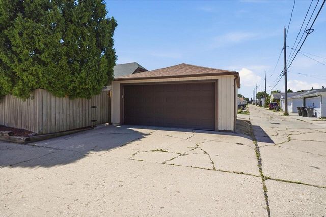 3956 E Edgerton AVENUE, Cudahy, WI 53110