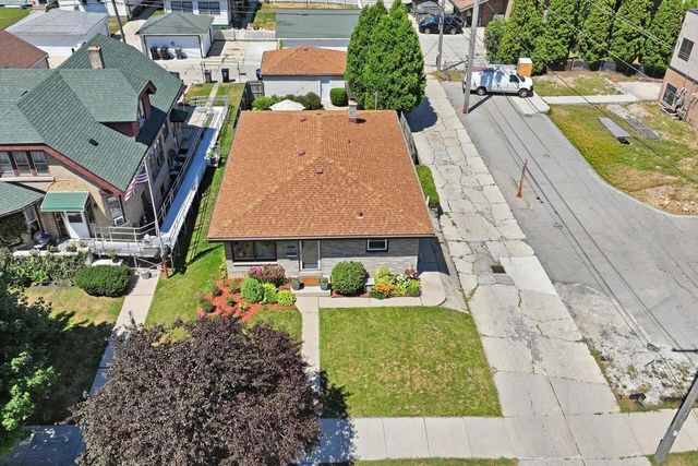 3956 E Edgerton AVENUE, Cudahy, WI 53110