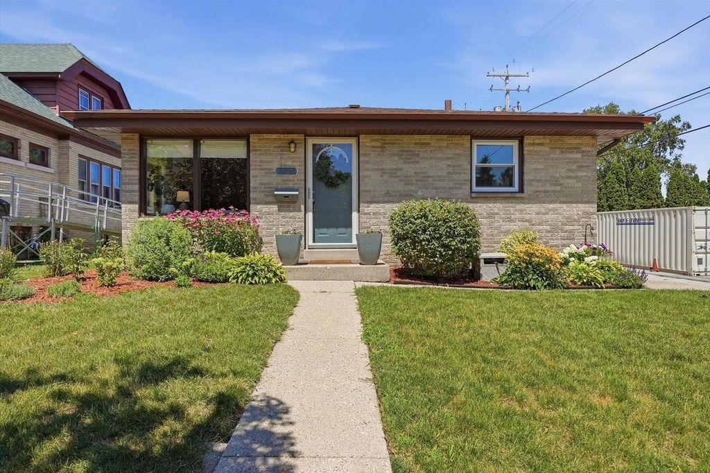 3956 E Edgerton AVENUE, Cudahy, WI 53110