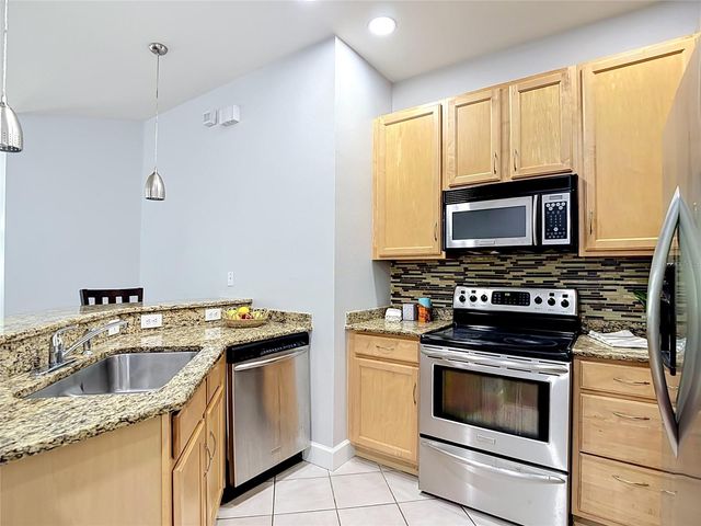 9502 W PARK VILLAGE DRIVE 108, Tampa, FL 33626