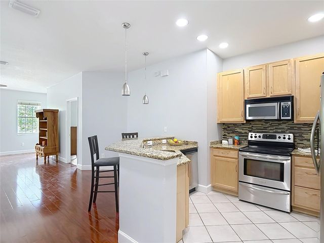 9502 W PARK VILLAGE DRIVE 108, Tampa, FL 33626