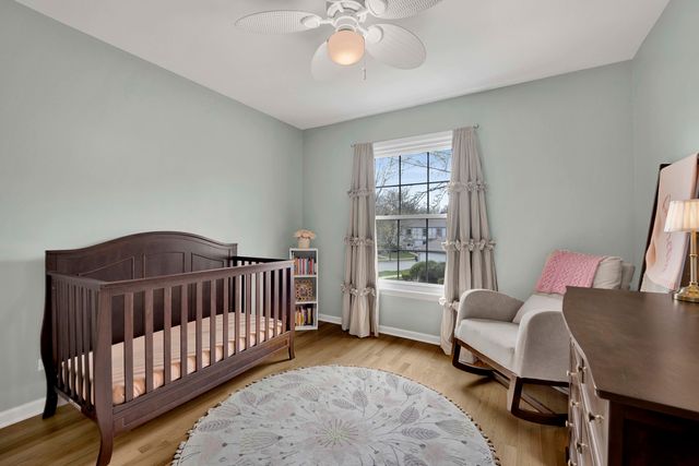 1678 Trowbridge Court B, Wheaton, IL 60189