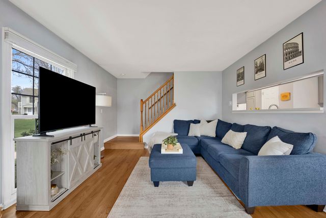 1678 Trowbridge Court B, Wheaton, IL 60189