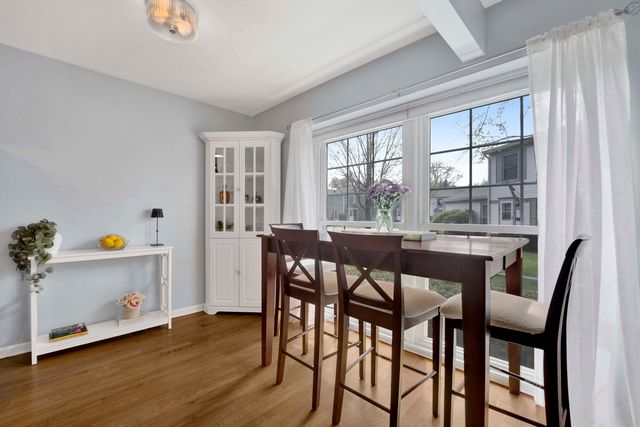 1678 Trowbridge Court B, Wheaton, IL 60189