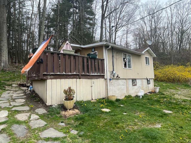 24 Cedar Rd, Wurtsboro, NY 12790